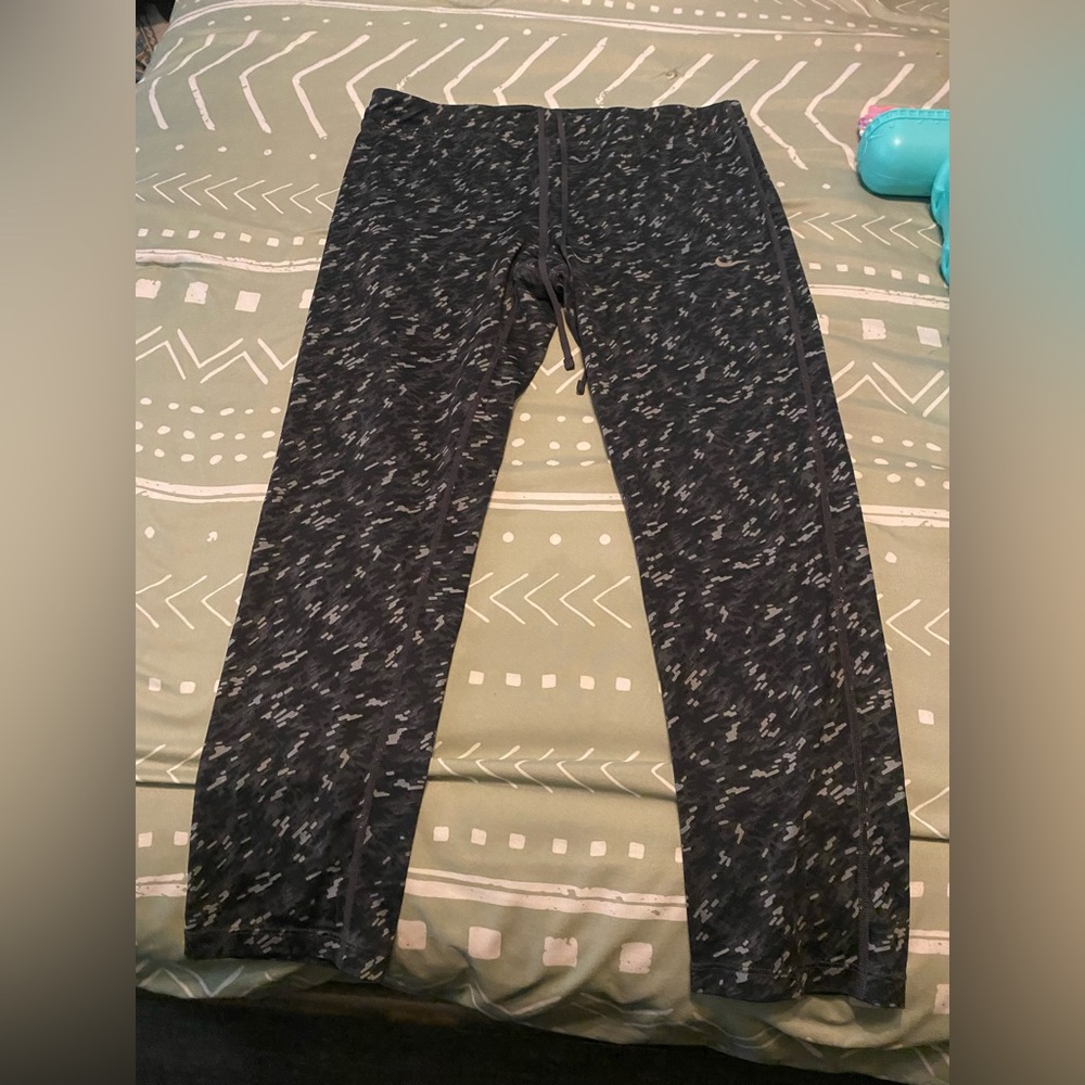 SOLD Nike Dri-FIT Black and Gray Patterned Leggings